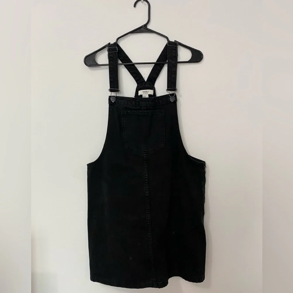 Black Overall Dress 🖤 - Picture 5 of 9